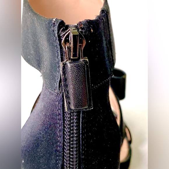 BCBGMaxAzria High Heels with Bow - Picture 8 of 10